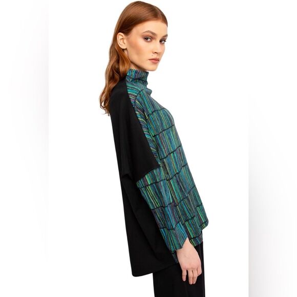 OZAI N KU Blue Striped Long Sleeve Knit Top Size M - Picture 2 of 10